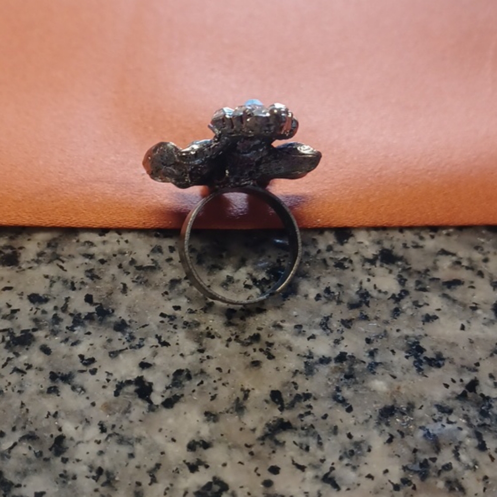 Ring - Picture 3 of 4
